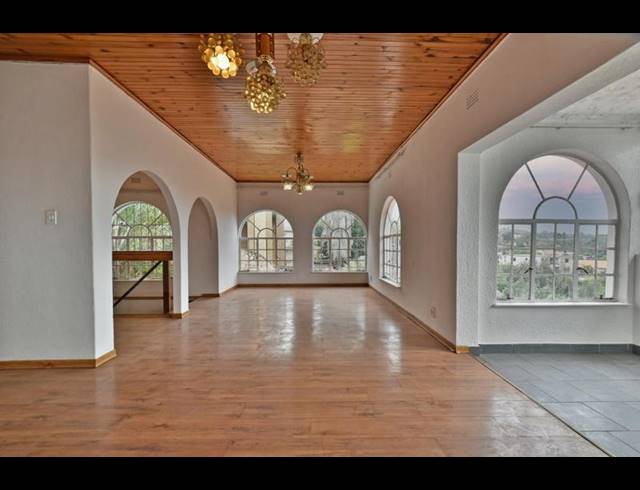 5 BEDROOM HOUSE FOR SALE IN OAKDENE